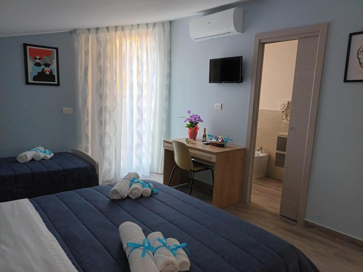 Deluxe Double Room (2 Adults + 1 Child)