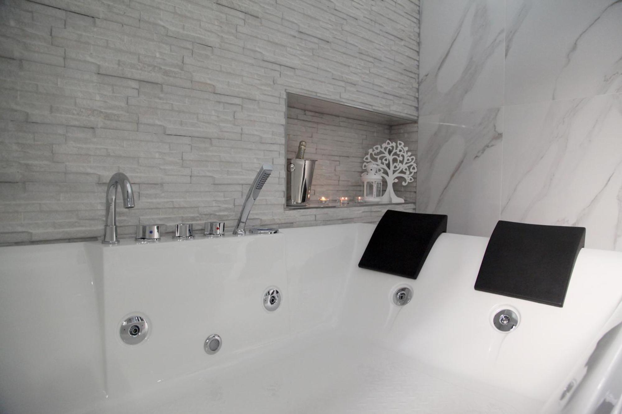 Suite with Hot Tub