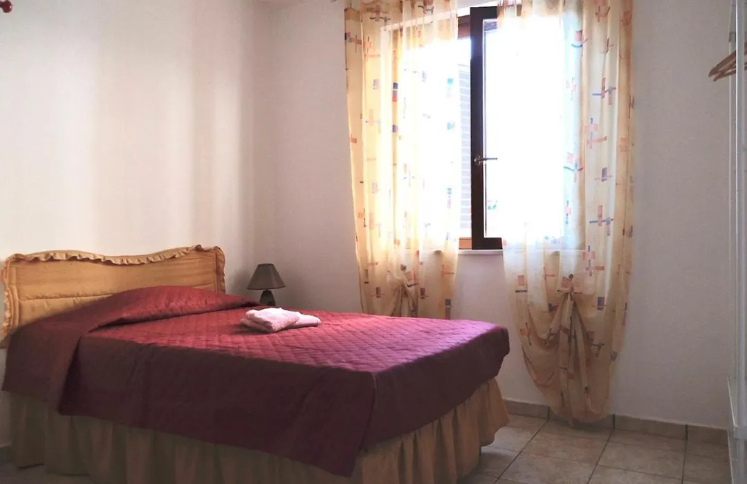 B&B Myrella-1