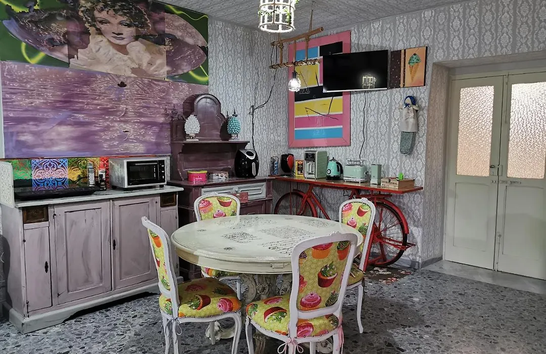 2 Room Vintage Chic Con Bagno Condiviso-1
