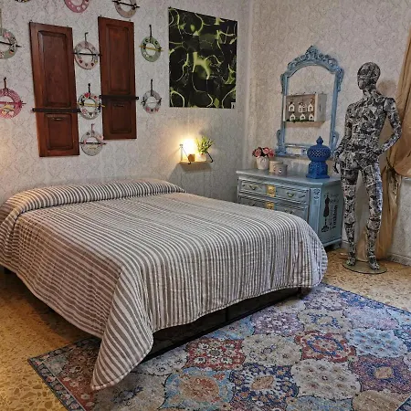 2 Room Vintage Chic Con Bagno Condiviso-3