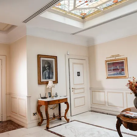 Al Centro Luxury Home-2